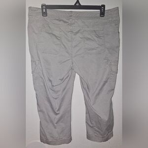 Faded Glory Capri cargo Pants size 16